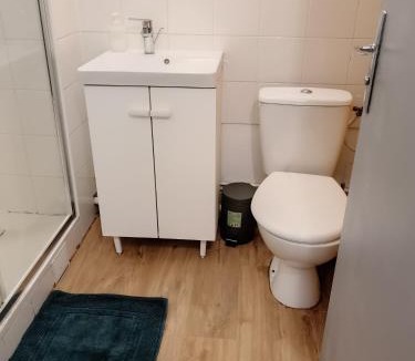 Vitry-sur-Seine Bed & Breakfast | Paris cosy private room with shared space - Chambre privée avec espace commun Paris