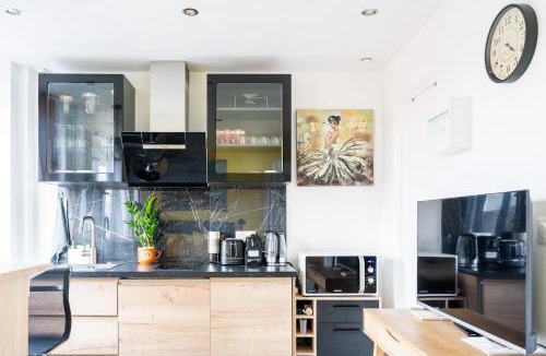 Le Kremlin-Bicetre House | Paris Homestay of Happyness
