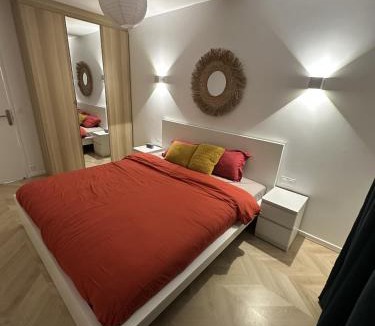 Montrouge Apartment | PARIS-MONTROUGE Magnifique Appartement 4 pièce de 88m2 - très cosy pour 1 à 8 personnes refait à neuf - ENTIRE APARTMENT LUXIRIOUS AND WARM - Montrouge Paris 14ème - Proche Aéroport Orly & Parc Expositions Porte de Versailles FREE WIFI GRATUIT
