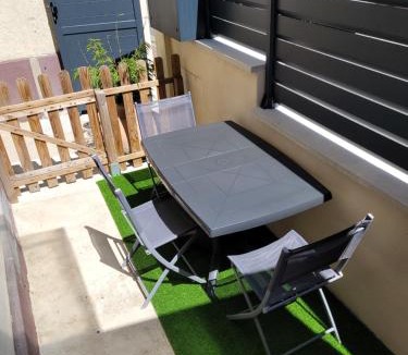 Bagneux Apartment | Paris par métro 4 - RER B - calme - patio privé