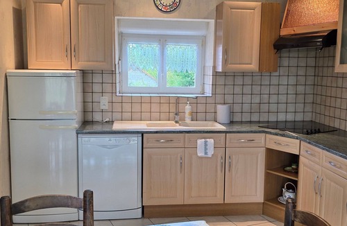 La Villedieu-en-Fontenette Cottage | Peaceful countryside cottage near nature