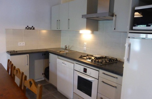 Beaufort Ski Chalet | Peaceful 3-Bedroom Chalet, Sleeps 8, Near Shops & Slopes, WiFi, Pet-Friendly