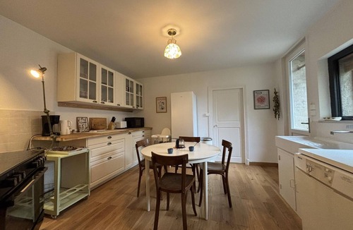 Diou Cottage | Peaceful 8-person cottage with garden near Le Pal Park