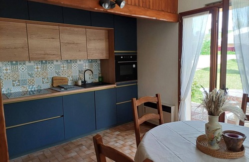 Uzemain Cottage | Peaceful countryside house with spacious outdoor area