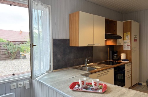 Le Theil Cottage | Peaceful retreat in Bourbonnais, covered pool, gîte for 6 people