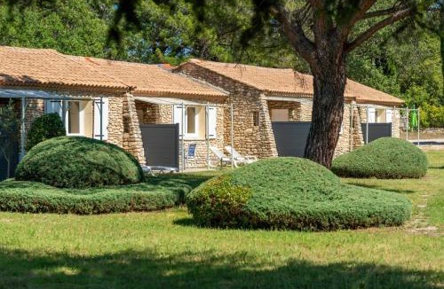 La Roque-sur-Pernes House | Peaceful stone house in Provence