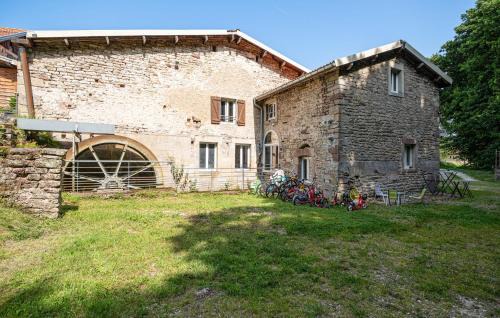 Escles House | Pet Friendly Home In Escles With Wifi