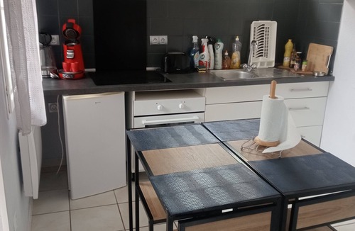 Paroisse Notre-Dame House | Petite Maisonnette Centre Ville Toute Équipée 2 Personnes Parking Terrasse