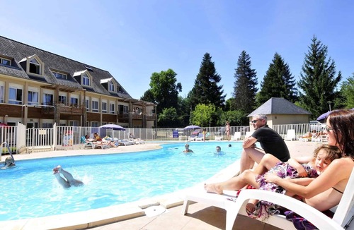 Entraygues-sur-Truyere Condo | Piscine avec vue sur le Lot | Sauna sur place