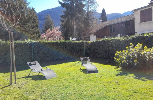 Bagneres-de-Luchon House | Pleasant garden apartment pets welcome curist rates