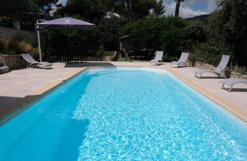 Puget House | Pleasant part of house with pool to share in Vaucluse, 4/6 people
