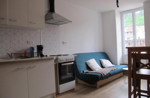 Poligny Apartment | POLIGNY, appartement centre ville