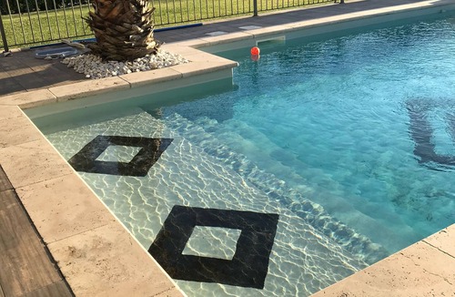 Carpentras House | Pool, 4 chambres, 4 SdB, clima, cuisine extérieure, grands jardins, aire de jeux