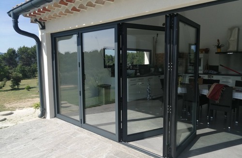 Puget House | Pool house in a large property at the foot of the Luberon mountains