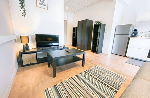 Saint-Martin-d'Heres Apartment | Premium Studio – Modern, Functional with Wi-Fi