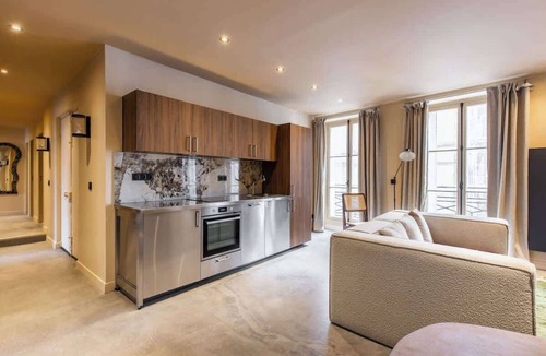 Paris City Center Apartment | Prestigious Five-Bedroom Retreat Between Louvre, Tuileries and Vendôme Square
