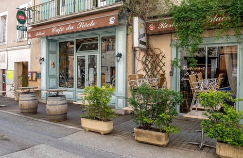 Villeneuve-de-Berg Apartment | Pretty apartment in typical Ardechois village