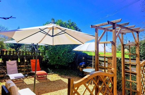 Saint-Aubin-de-Nabirat Cottage | Pretty end terrace cottage with en-suite facilities and its own private garden.