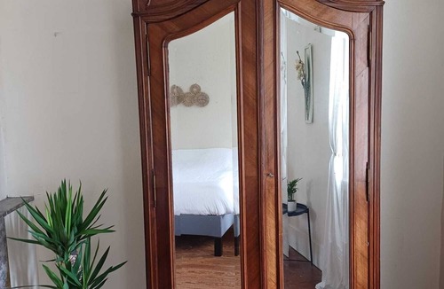 Tournus Bed & Breakfast | Private Family B&B Room "Violette"