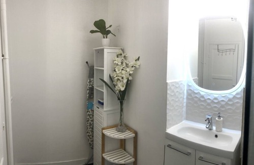 Choisy-le-Roi Bed & Breakfast | Private room locked with key at the inhabitant