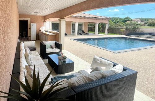 Livron-sur-Drome Villa | Private swimming pool & jacuzzi magnifique villa provençale