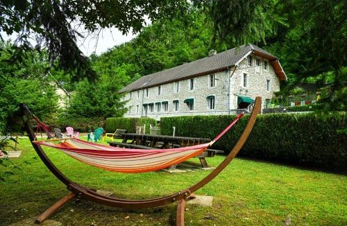 Lods House | Privatisez un ancien hôtel Gîte de groupe La Truite d Or au bord de la rivière à partir de 39 euros pers nuit