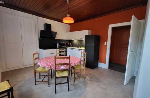 Damprichard Apartment | Propriété de Campagne Rénovée , à Proximité de Sentiers de Randonnées