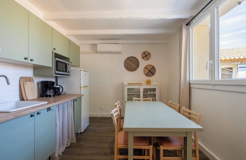 La Roque-sur-Pernes Condo | Provençal cottage in a tourist residence