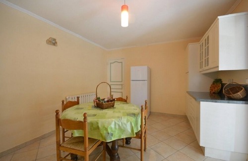 Saint-Didier Villa | Provençal House With Pool Vaucluse, with Good Services