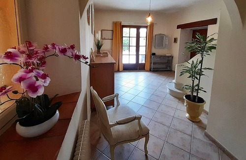 Roaix Villa | Provencal farmhouse ideal for groups of up to 17 people