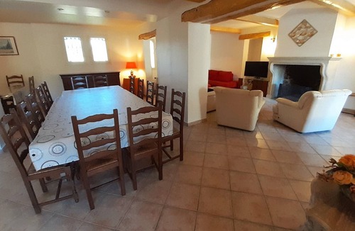 Roaix Villa | Provencal farmhouse ideal for groups of up to 17 people