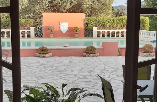 Roaix Villa | Provencal farmhouse ideal for groups of up to 17 people