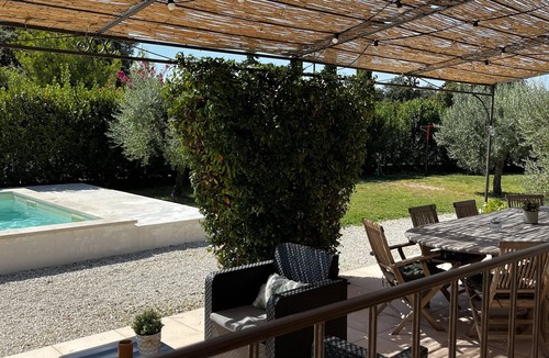 Saint-Didier House | Provencal house with heated pool and garden - sleeps 6