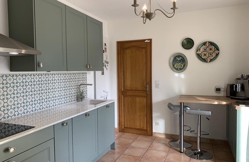 Aubignan Villa | Provencal villa for 6 to 8 people, private pool and beautiful Mediterranean garden