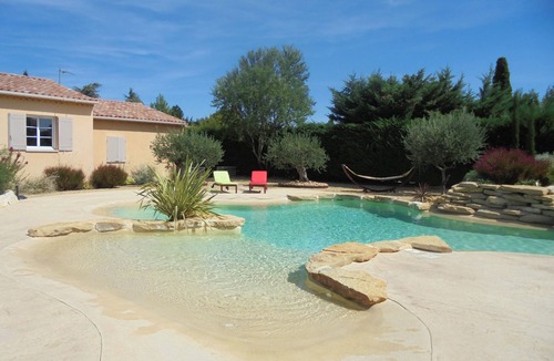 Carpentras Cottage | Provence, its lavender, the song of the cicadas, the sun . Let yourself be seduced .