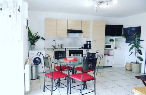 Dole House | Quiet 2-star gîte, less than 2km from Dole town center