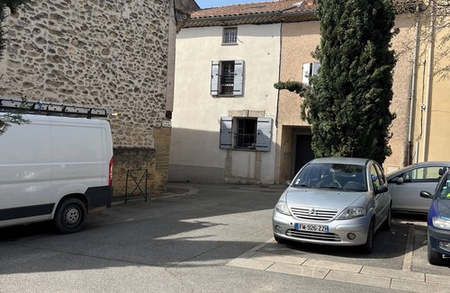 Malemort-du-Comtat Apartment | Quiet, air-conditioned apartment near Mont Ventoux