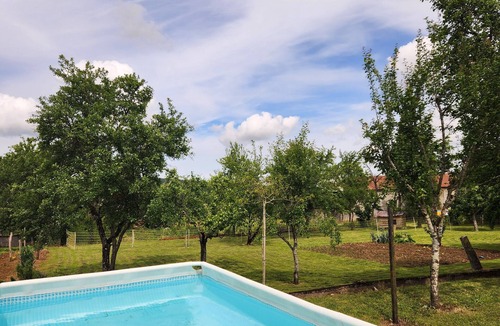 Neurey-les-la-Demie Apartment | Quiet cottage in the countryside