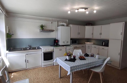 Chargey-les-Port Cottage | Quiet cottage with private garden, pets welcome, WiFi