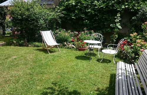 Chargey-les-Port Cottage | Quiet cottage with private garden, pets welcome, WiFi