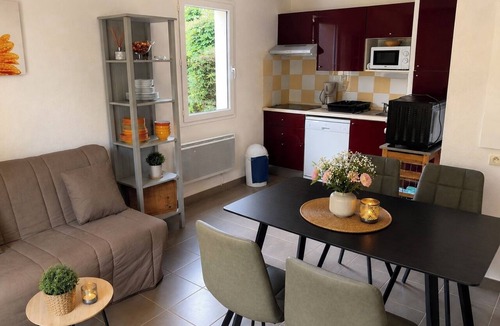 Aubignan House | Quiet country cottage in a gated community with a pool (air conditioning during hot weather)