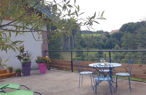 Le Tholy Apartment | Quiet & Elegant Getaway: Modern Farmhouse with Terrace, Trails & No Overlook