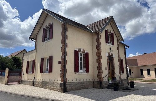 Saligny-sur-Roudon Cottage | Quiet family cottage for 8, all-inclusive in Allier