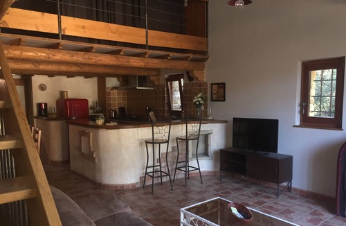 Valreas Cottage | Quiet gîte in the enclave of the Popes