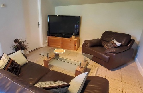 Paroisse Saint-Walburge House | Quiet house for 4 people, games area, private bowling green, table tennis.
