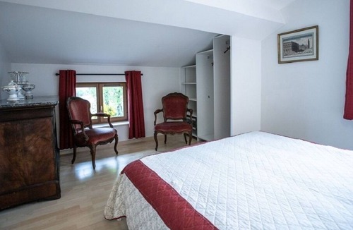 Fleurie House | Quiet house, garden swimming pool and sleeps 6