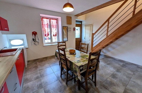 Anjeux Cottage | Quiet Lodge for 4 with Wood Stove and WiFi Included