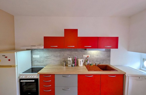 Anjeux Cottage | Quiet Lodge for 4 with Wood Stove and WiFi Included