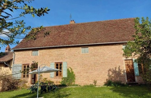 Huilly-sur-Seille House | Quiet Maison de Maître in Burgundy with enclosed gardens. Pets welcome.