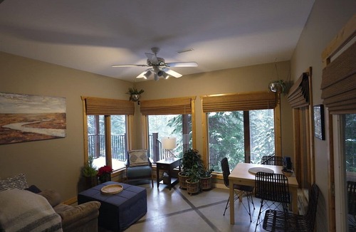 Le Penon Apartment | Quiet Mountain Escape- stay local & meet a legend.